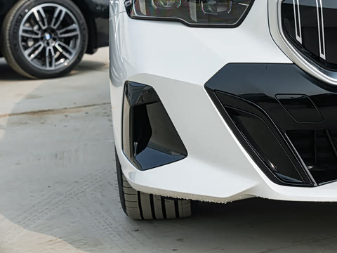 2026�� �Ŀ� 525Li M�˶���װ