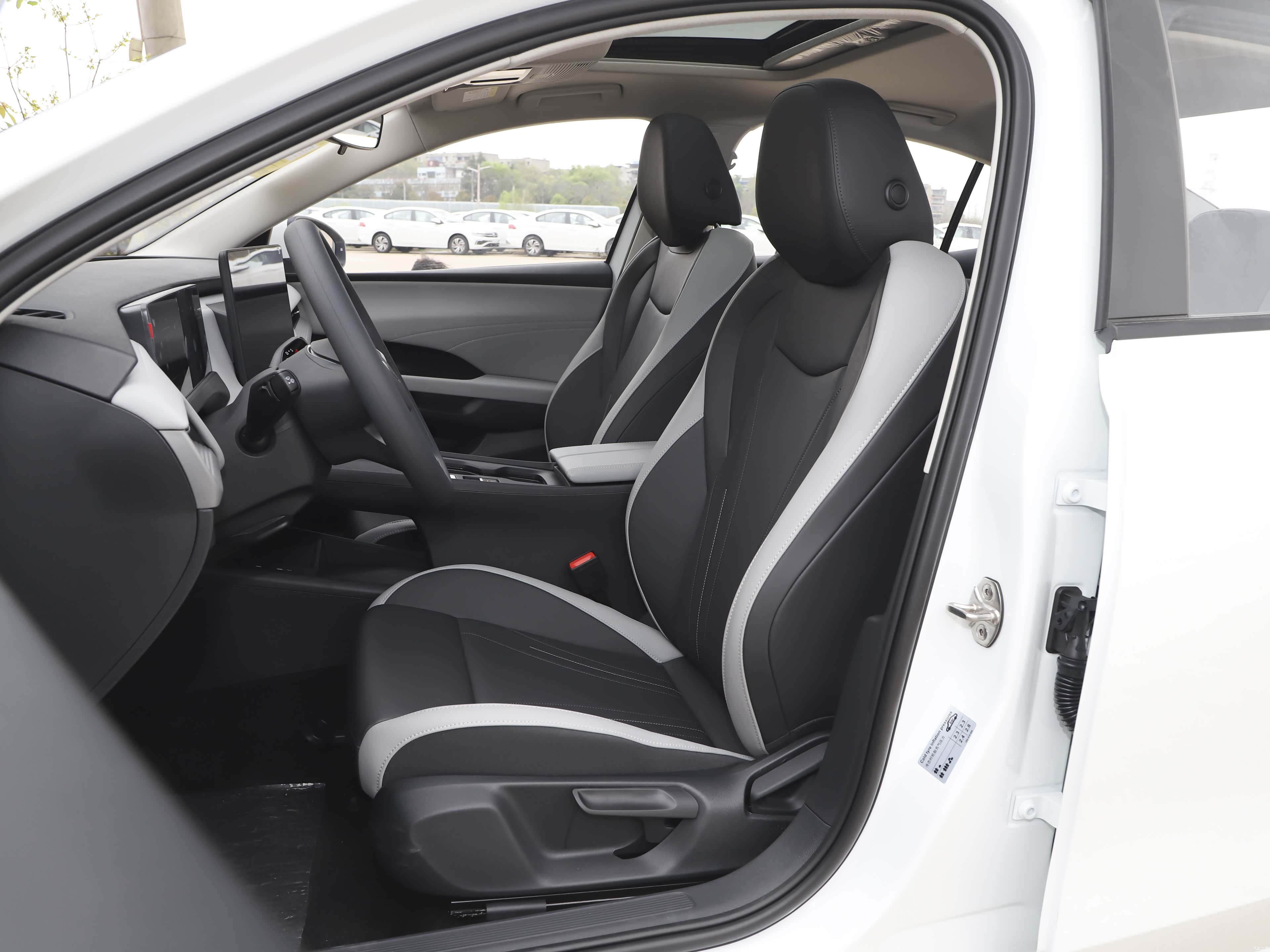 Volkswagen Sagitar, миниатюра 22