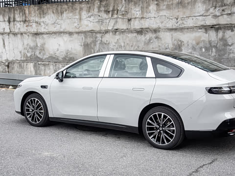 2027�� 590������