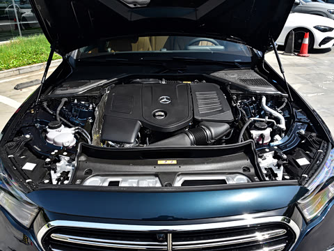 2026�� �Ŀ� E 300 L ������