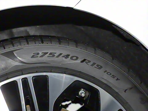 2024�� E 350 e L ���ʽ��϶����γ�