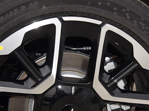 2026�� ���� 1704 Max �Ƽ���