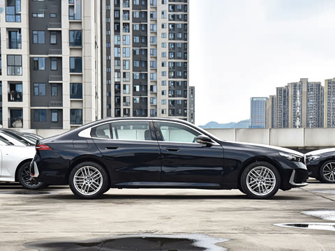 2026�� �Ŀ� 525Li ������װ