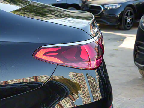 2026�� E 260 L �����