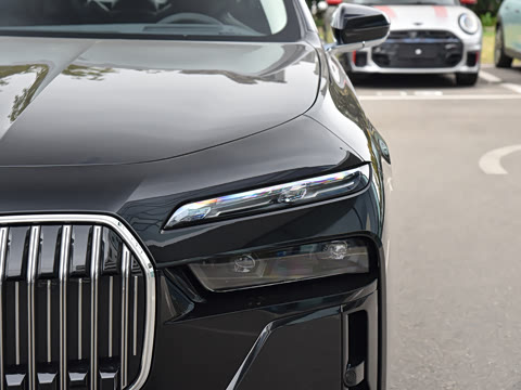 2026�� 740Li ������ M�˶���װ