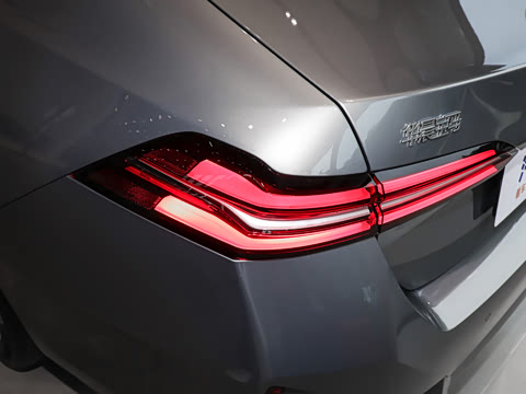 2026�� 530Li ������ M�˶���װ