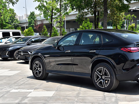 2026�� �Ŀ� GLC 260 4MATIC ����SUV