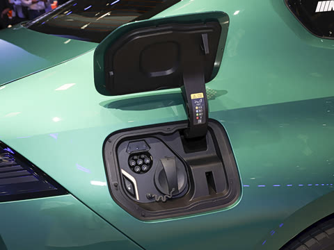 2027�� 40L