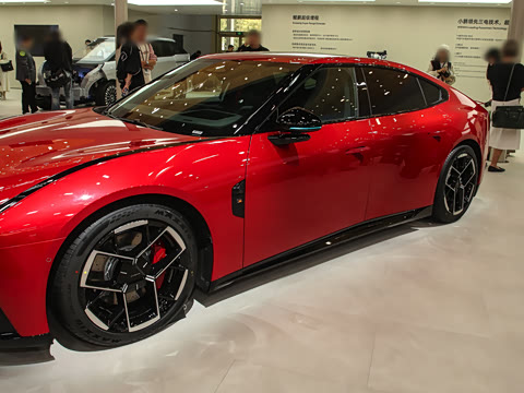 2025�� 750 ���� Max