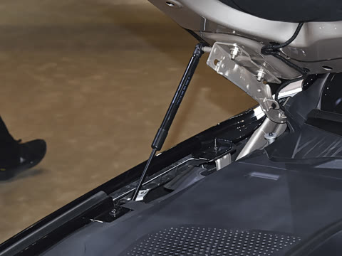 2026�� 4.0T V8��