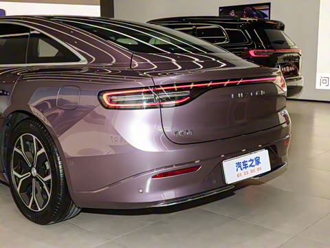 2025�� 705km Pro