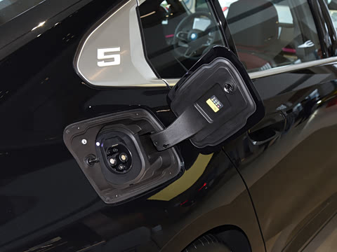 2026�� �Ŀ� eDrive 40L M�˶���װ