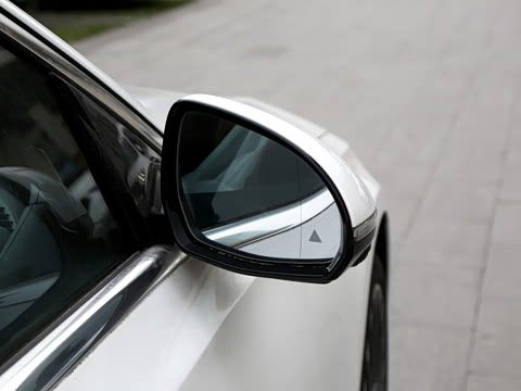 2026�� �Ŀ�� E 300 L ʱ���˶���