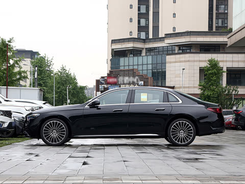 2026�� �Ŀ� E 300 L �����˶���
