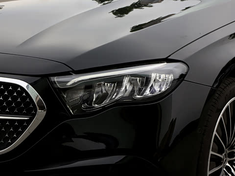 2026�� �Ŀ� E 300 L �����˶���
