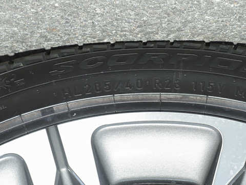 2026�� 3.0 L6 400PS AB�����