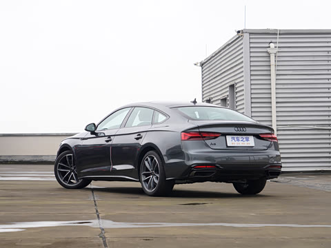 2025�� Sportback ��ذ� 40 TFSI quattro ����������