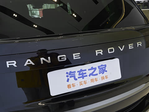 2026�� 3.0 L6 400PS SE�����