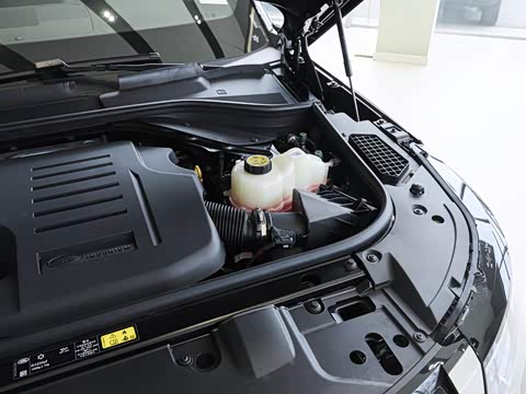 2026�� 3.0 L6 400PS SE�����