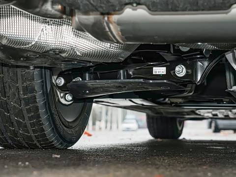 2026�� 330Li M�˶���ҹ��װ