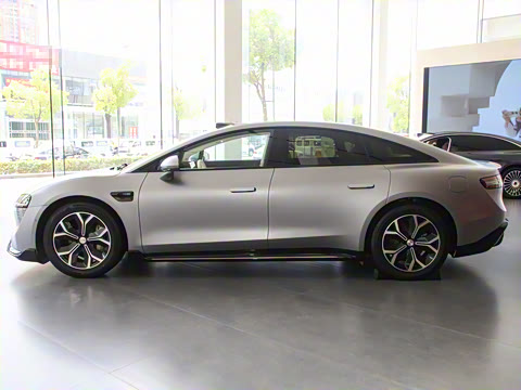 2025�� 705km Max