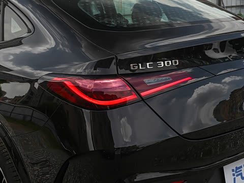 2026�� �Ŀ� GLC 300 4MATIC ����SUV