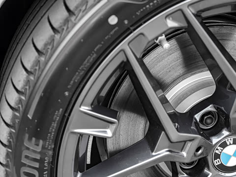 2026�� 330Li ������ M�˶���ҹ��װ