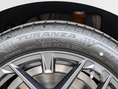 2026�� 330Li ������ M�˶���ҹ��װ