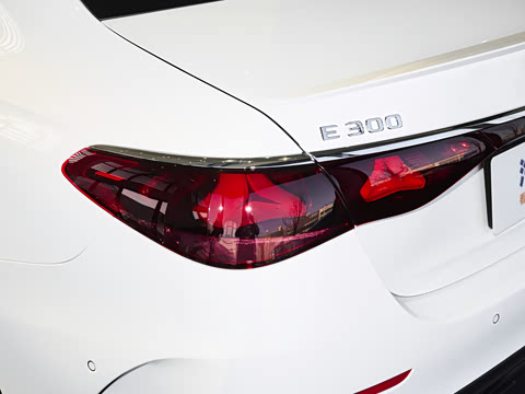 2026�� E 300 �������˶���