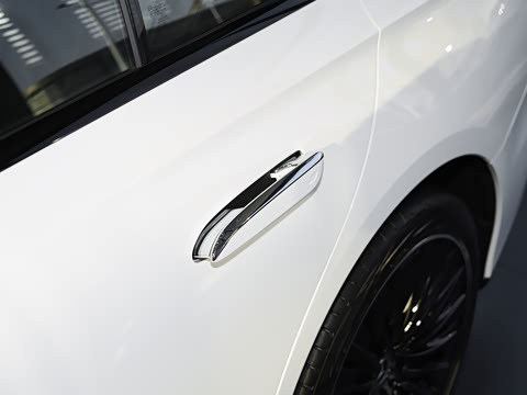 2026�� E 300 �������˶���