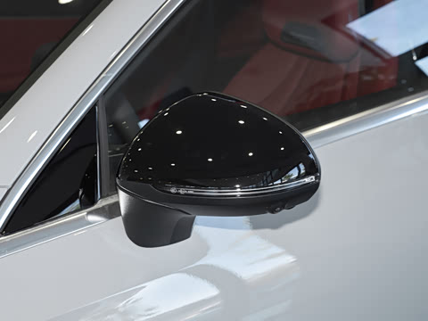 2026�� �Ŀ� CLE 300 4MATIC ������ܳ�
