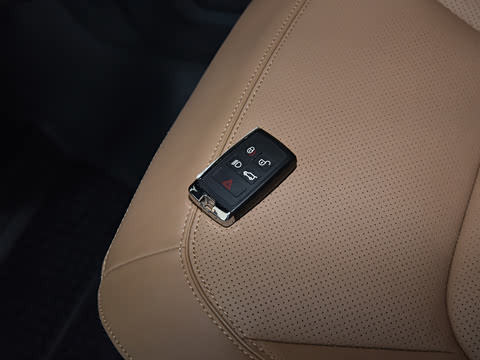 2026�� 110 3.0T P400 X-Dynamic HSE