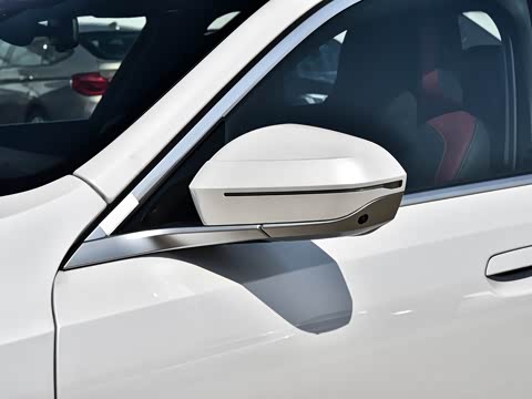 2026�� �Ŀ� eDrive 35L M�˶���װ