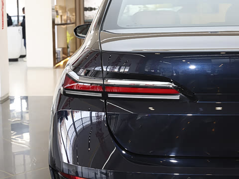 2026�� 735Li ������װ