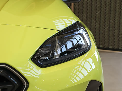2026�� M235L
