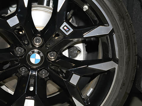 2026�� 225i M�˶���ҹ��װ