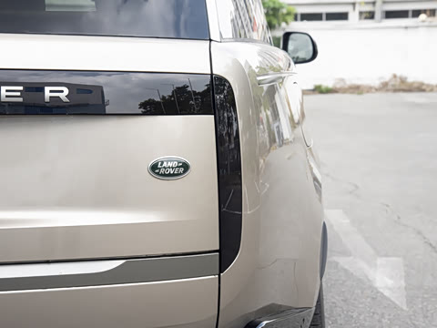 2026�� 3.0 L6 400PS SE�����