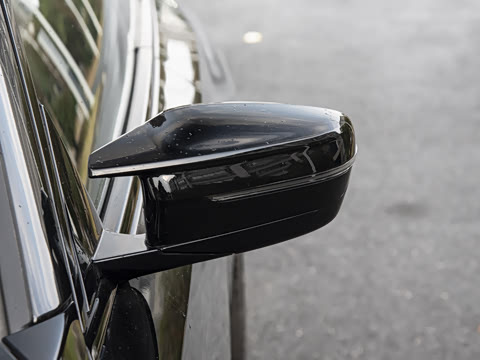 2026�� M240i xDrive