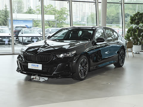 2026�� �Ŀ� 530Li xDrive M�˶���װ