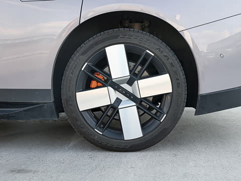 2025�� 750 ���� Max