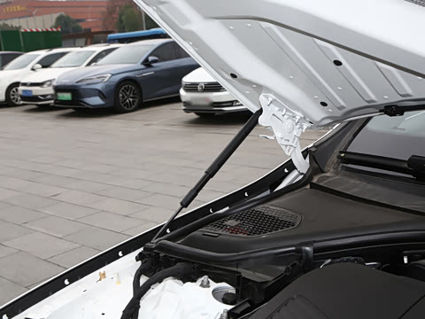 2026�� E 300 L �����˶���