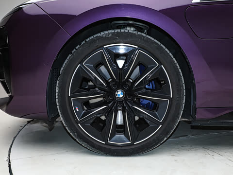 2023�� M760Le xDrive