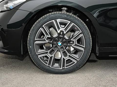 2026�� �Ŀ� 530Li ������ M�˶���װ