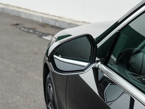 2026�� �Ŀ� 525Li M�˶���װ