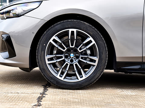 2026�� 525i M�˶���װ