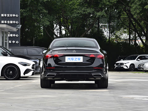 2026�� �Ŀ� E 300 �����˶���