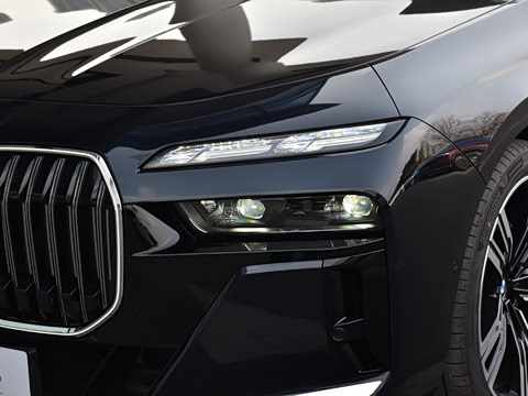 2026�� 740Li ������ M�˶���װ