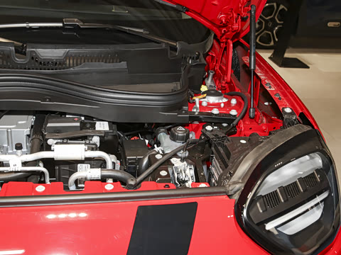 2025�� E ������