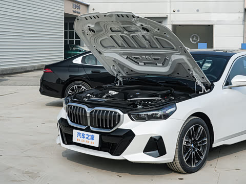 2026�� �Ŀ� 525Li M�˶���װ