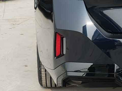 2026�� �Ŀ� 530Li ������ M�˶���װ